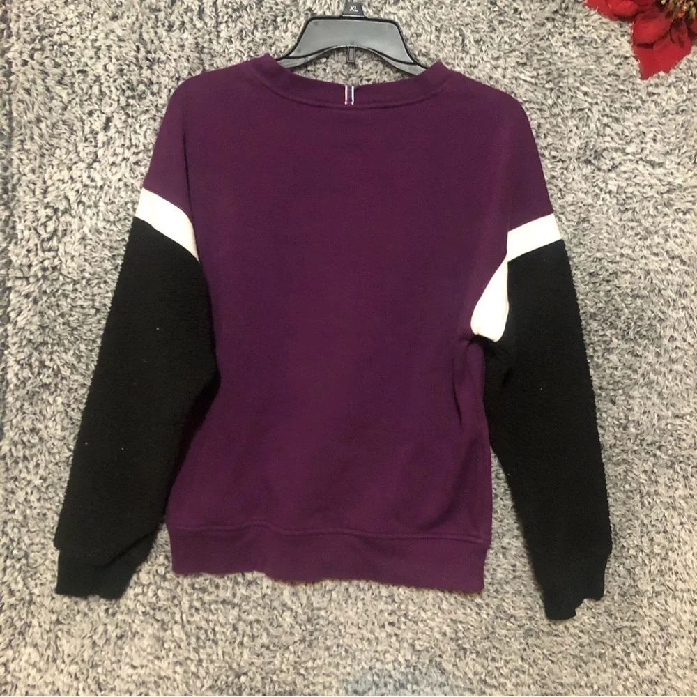 Girl Champion Fleece Sweatshirt Long Sleeve  in Excellent Used Condition…